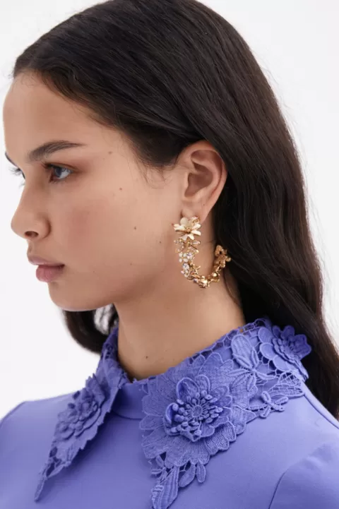 OSCAR DE LA RENTA Whimsical Floral Hoop Earring